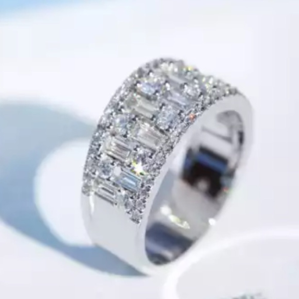 New Unisex 925 Silver Engagement Luxury Diamond Ring - Picture 2 of 5